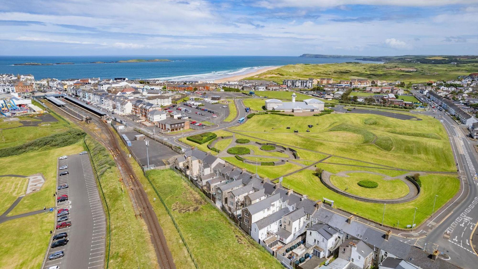 1 Dunluce Park - Portrush By The Sea Apartment Екстериор снимка