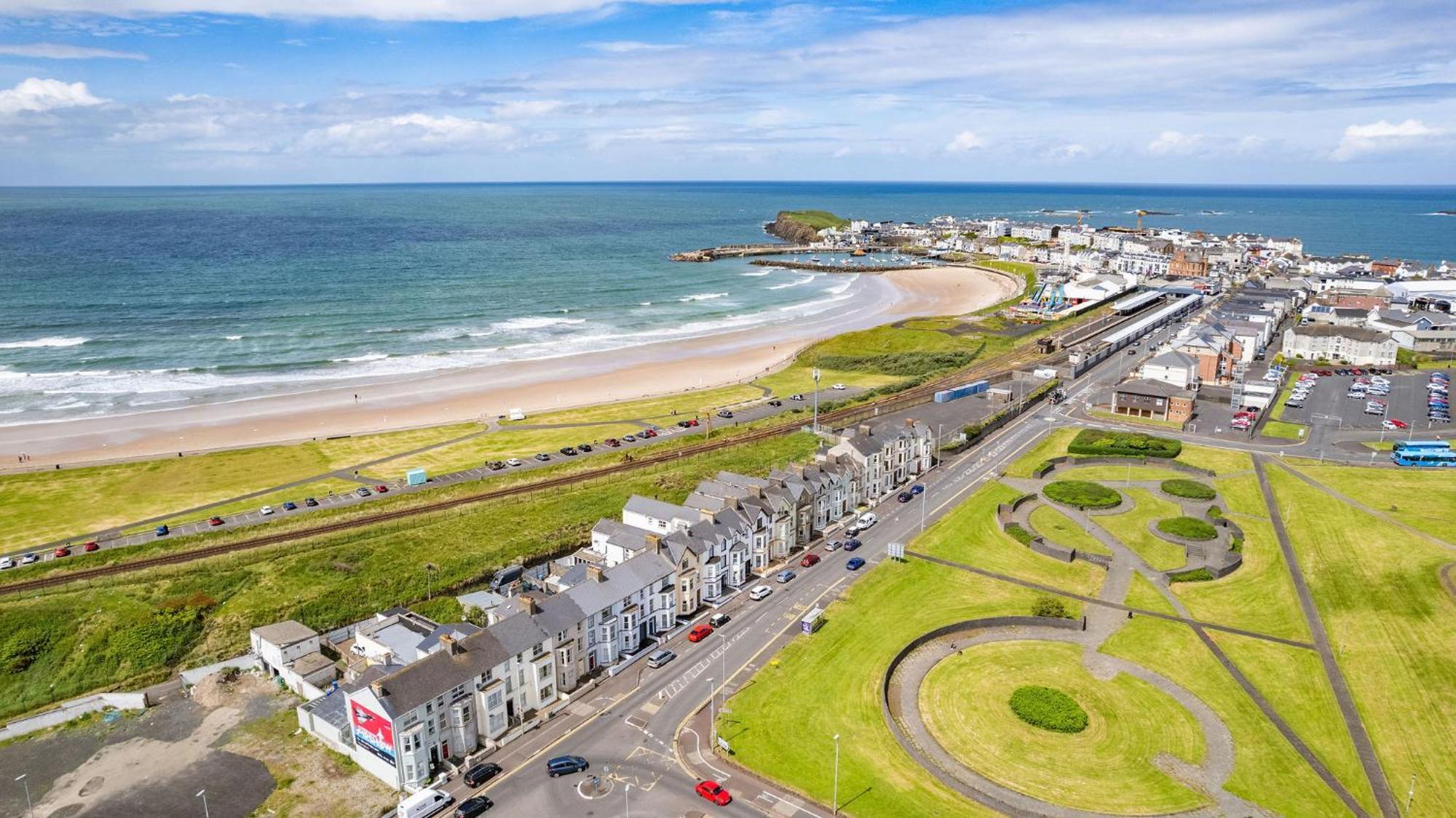 1 Dunluce Park - Portrush By The Sea Apartment Екстериор снимка